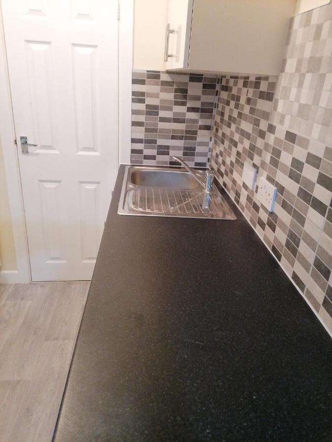 Self-contained Studio Flat Bathrooms Kitchens Upgrade Locations To Centre 15 Minutes Walking Distance Universities Queen Hospitals Hospitals