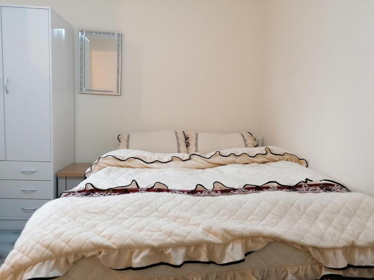 Self-contained Studio Flat Bathrooms Kitchens Upgrade Locations To Centre 15 Minutes Walking Distance Universities Queen Hospitals Hospitals Apartment Nottingham