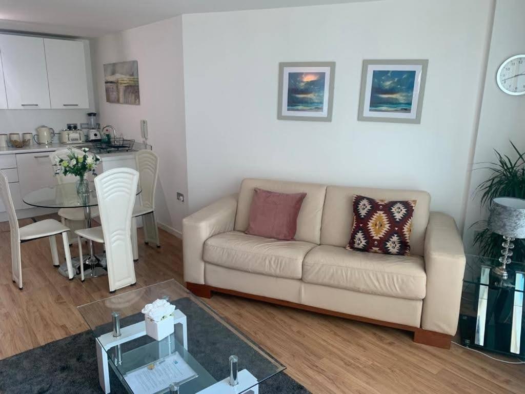 Marco Island -spacious Centre 2 Bedroom Nottingham