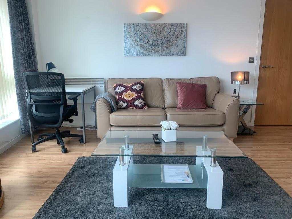 Marco Island -spacious Centre 2 Bedroom * Nottingham