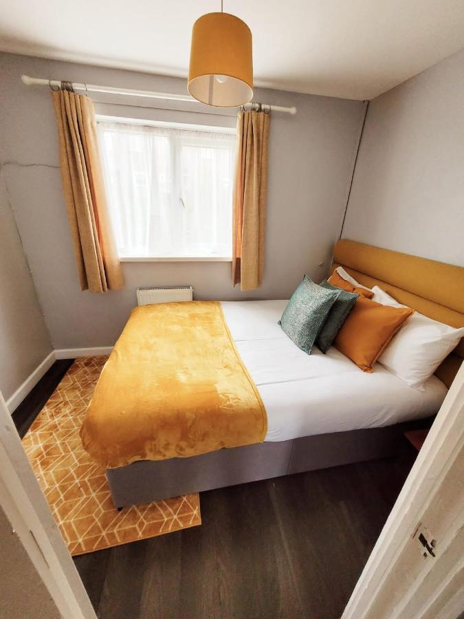 Bakewell House - Huku Kwetu Notts -spacious 3 Bedroom House - Suitable & Affordable Group - Business Travellers Nottingham