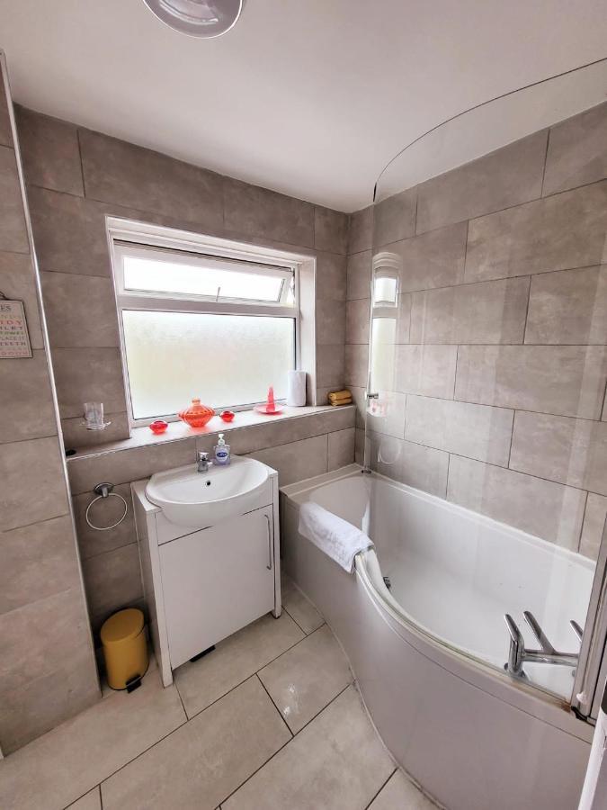 Bakewell House - Huku Kwetu Notts -spacious 3 Bedroom House - Suitable & Affordable Group - Business Travellers