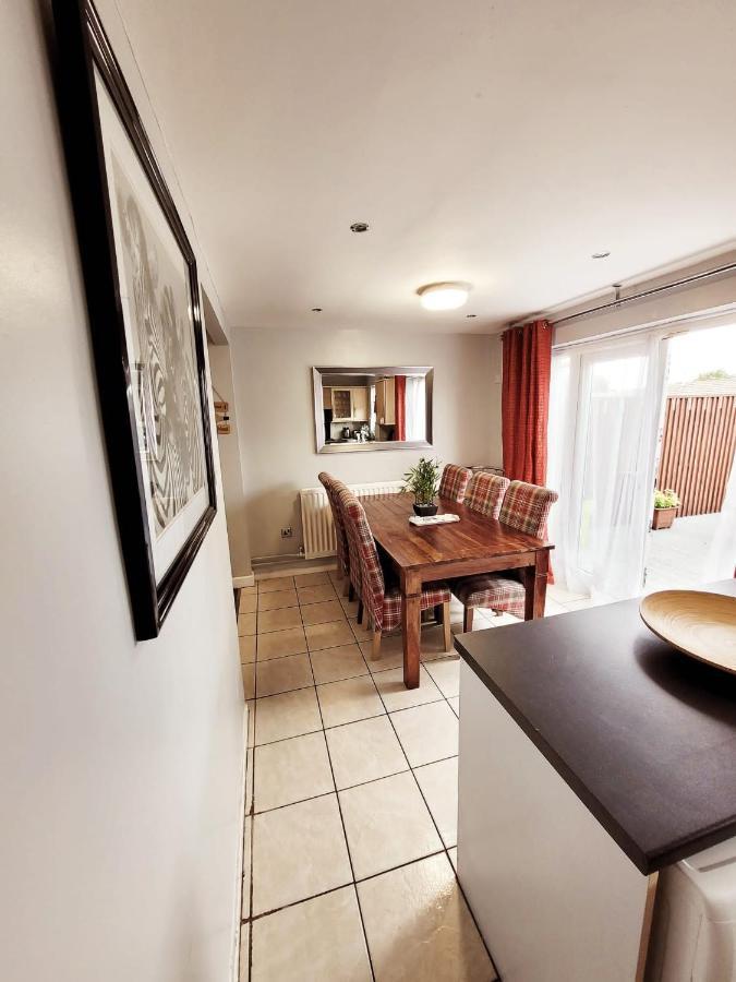 Holiday home Bakewell House - Huku Kwetu Notts -spacious 3 Bedroom House - Suitable & Affordable Group - Business Travellers