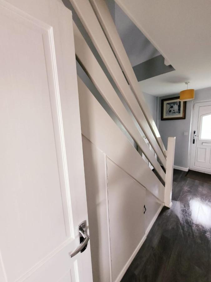 Bakewell House - Huku Kwetu Notts -spacious 3 Bedroom House - Suitable & Affordable Group - Business Travellers *