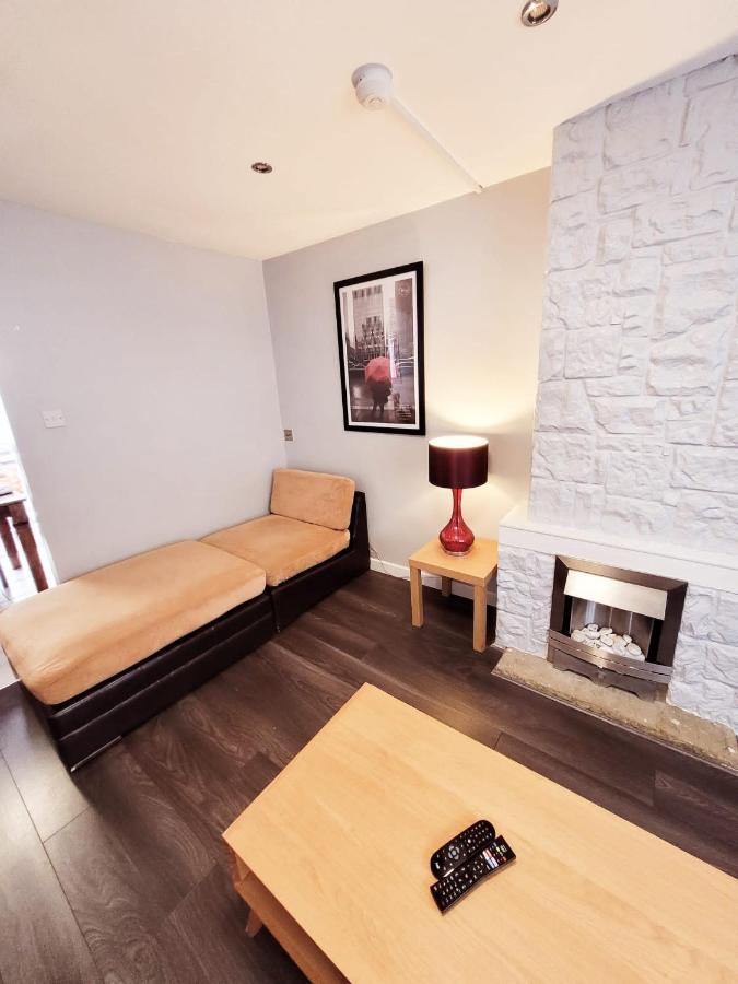 Holiday home Bakewell House - Huku Kwetu Notts -spacious 3 Bedroom House - Suitable & Affordable Group - Business Travellers