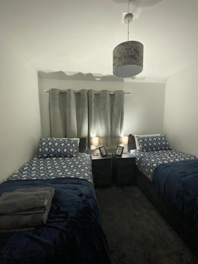 Cosy 3 Bedroom House, Free Parking & Wifi
