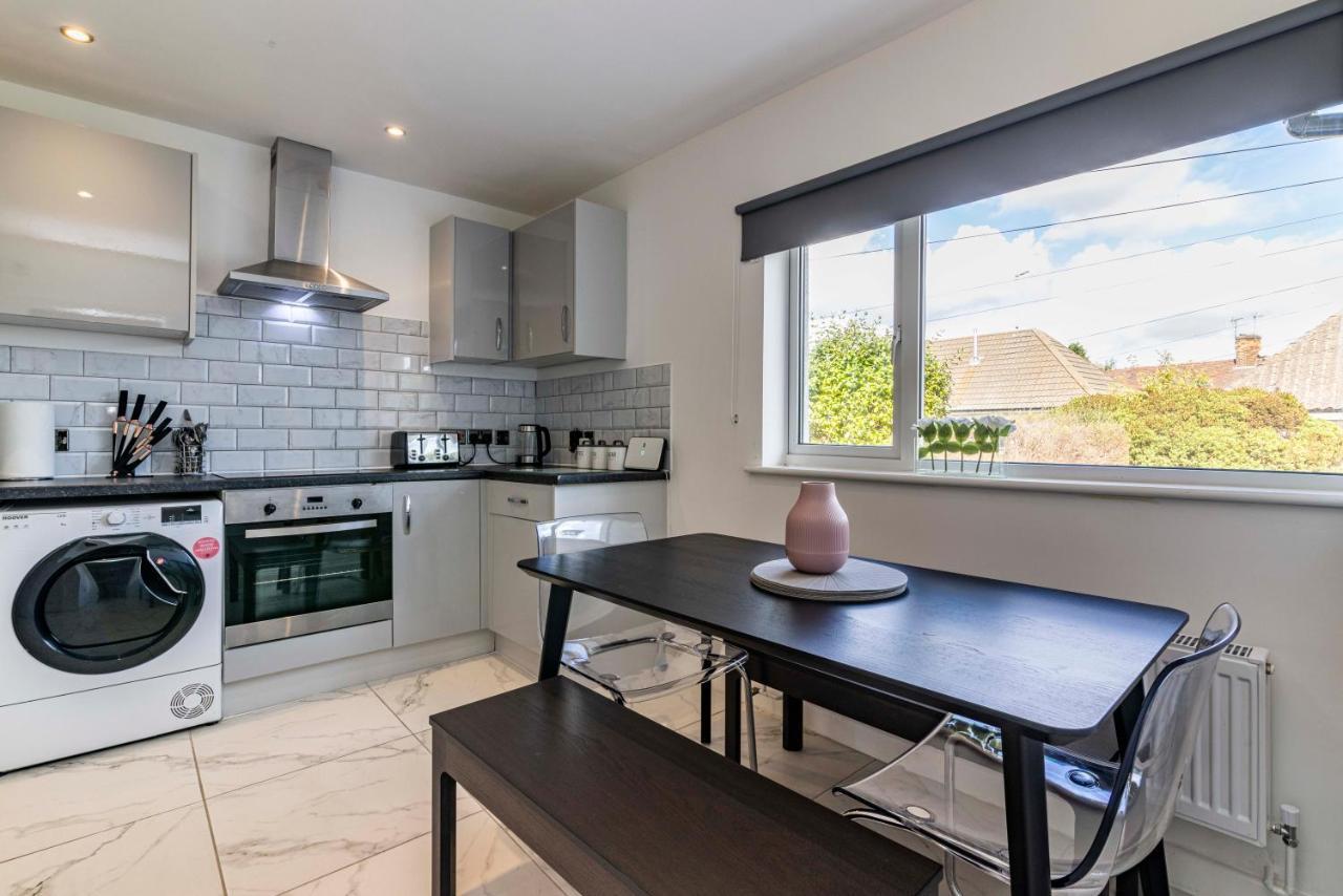 Quiet & Cosy Wollaton Bungalow, Large Garden, Near To Wollaton Deer Park Nottingham