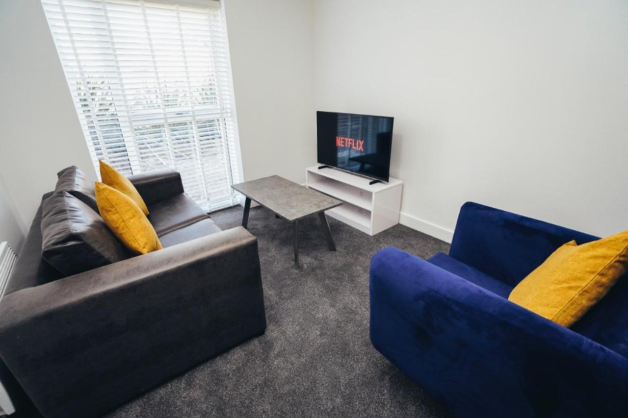 The Company, Phoenix Court Apartamento