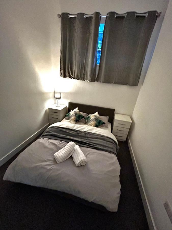 10 Minute Walk To Centre, Limited Parking Available On Site Nottingham