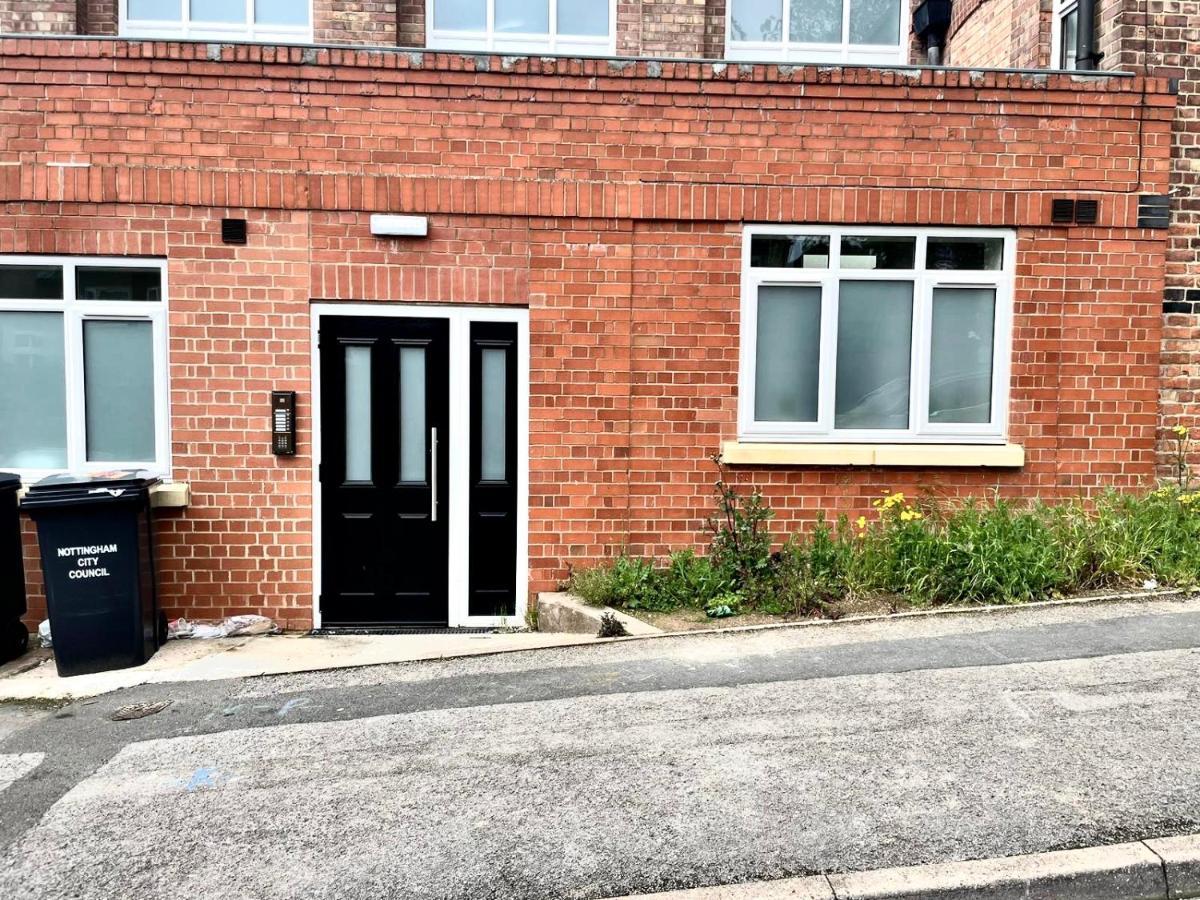 Apartment 10 Minute Walk To Centre, Limited Parking Available On Site