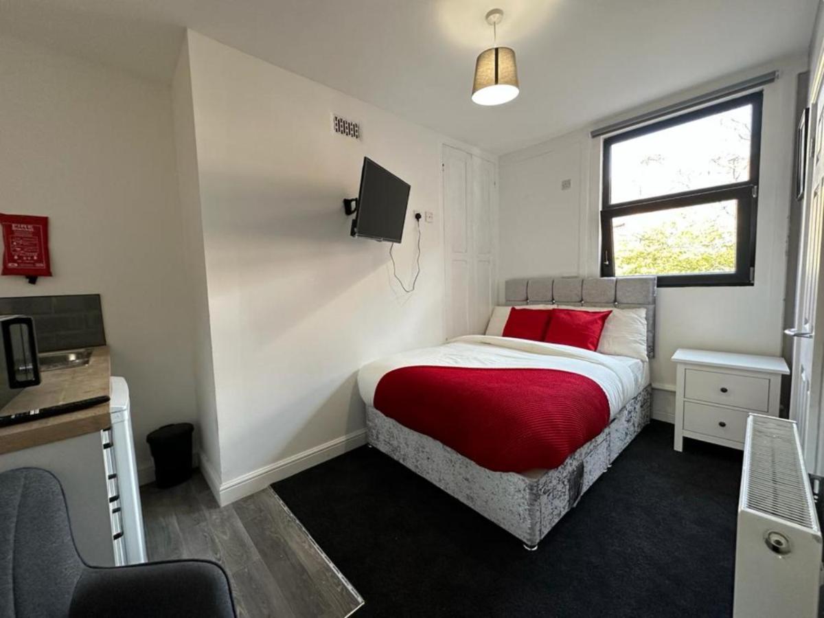 The Fishpond - Premier * Nottingham