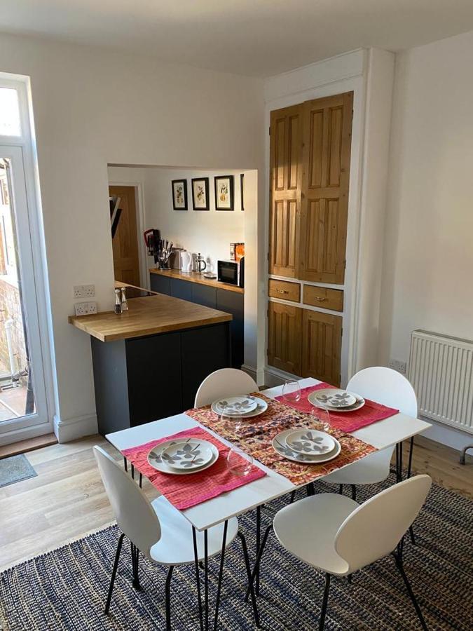 Comfortable 2 Bedroom From With Parking Holiday home Nottingham
