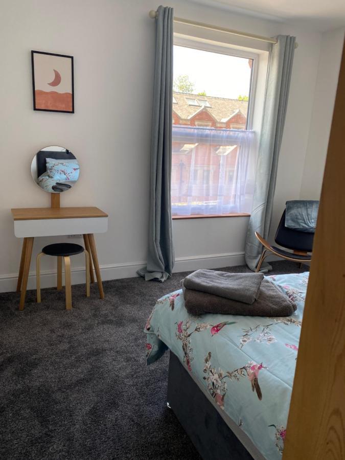Holiday home Comfortable 2 Bedroom From With Parking *