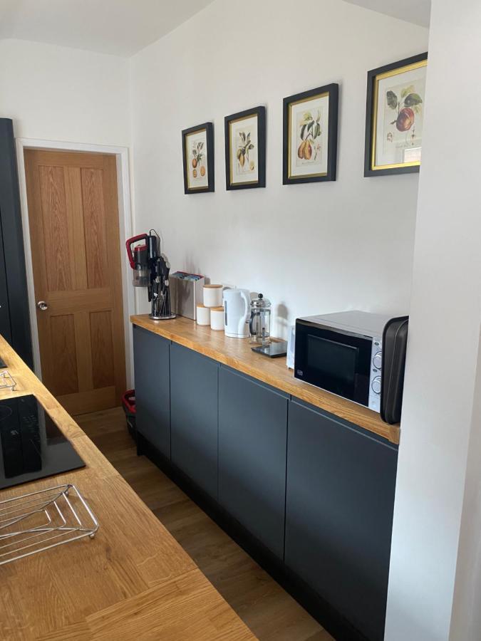 Comfortable 2 Bedroom From With Parking Holiday home Nottingham