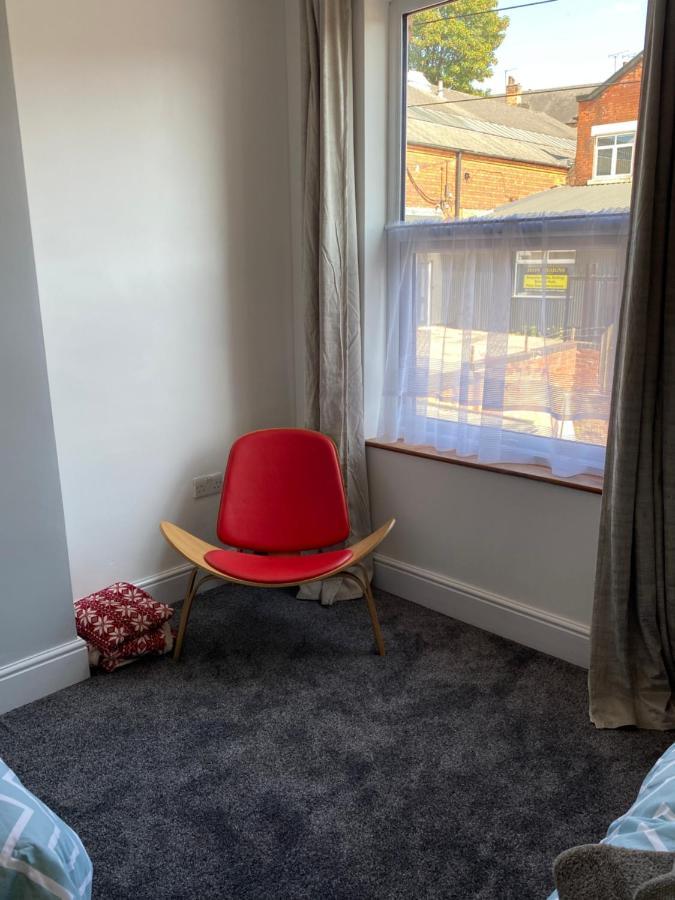 Comfortable 2 Bedroom From With Parking Holiday home Nottingham