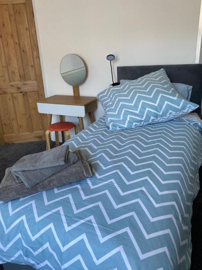 Comfortable 2 Bedroom From With Parking Holiday home Nottingham