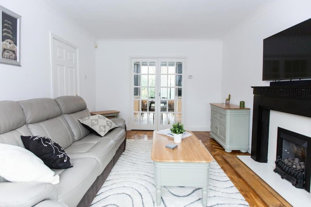 Charming 3-bed Retreat, Excellent Locaton Holiday home