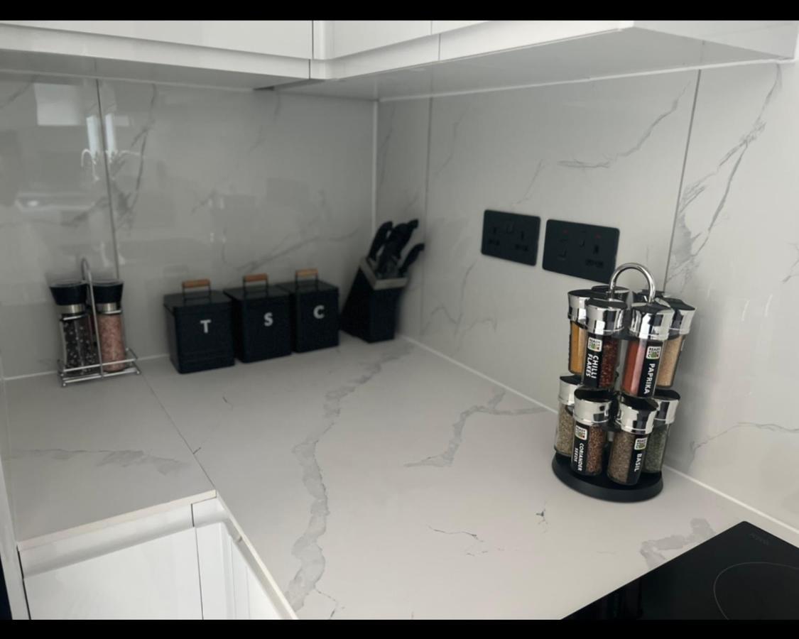 Entire In For Family, Friends And Contractors