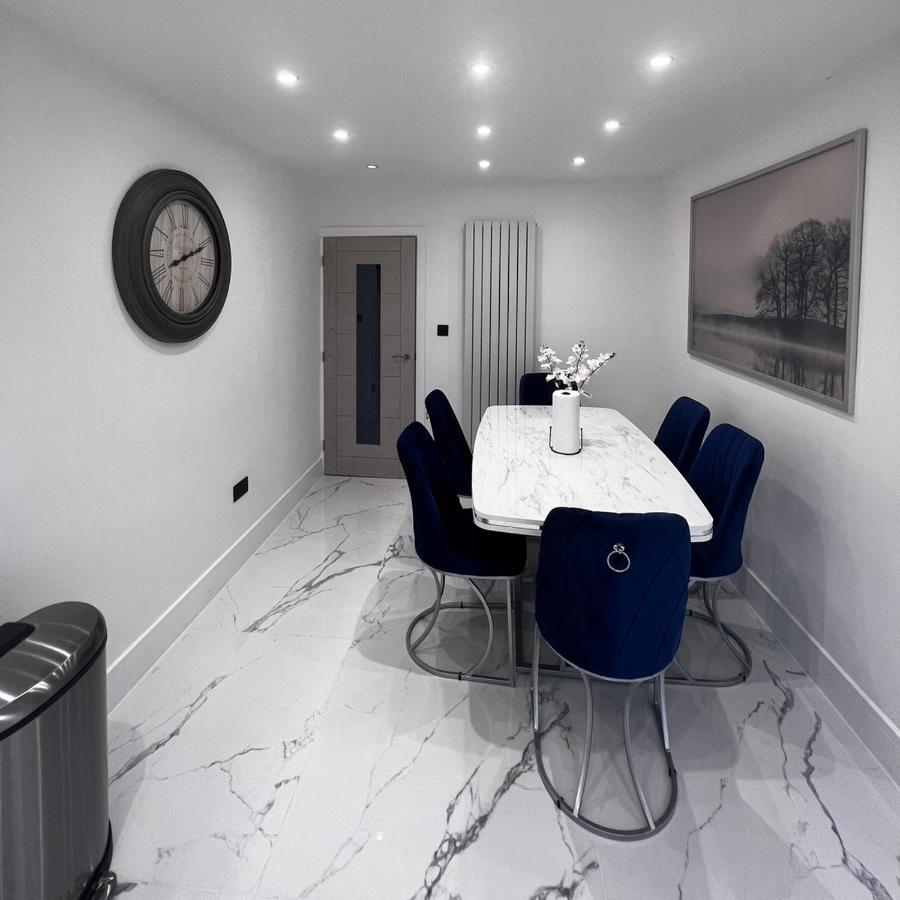 Entire In For Family, Friends And Contractors Nottingham