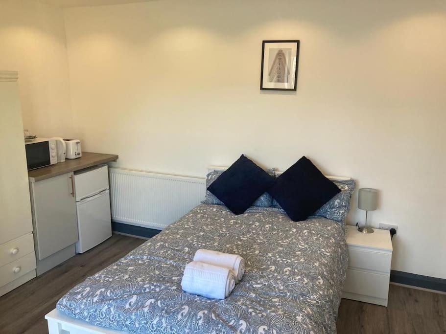 Newly Refurbished Studio, Great Location 8 Aparthotel *