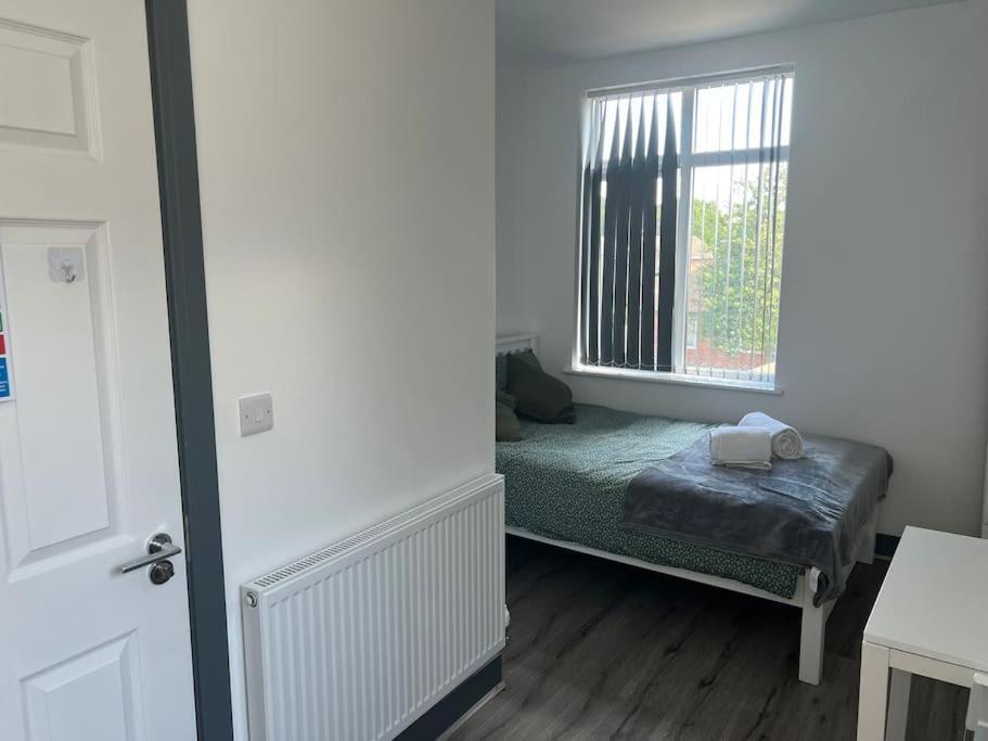 Newly Refurbished Studio, Great Location 8 * Nottingham