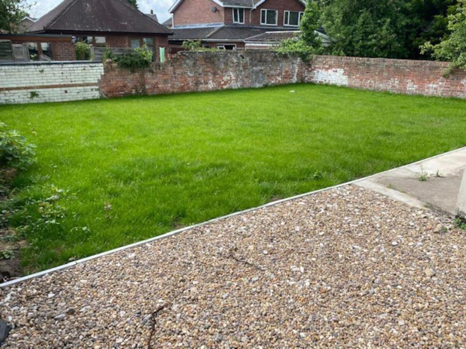 Aparthotel Newly Refurbished Studio, Great Location 8 *