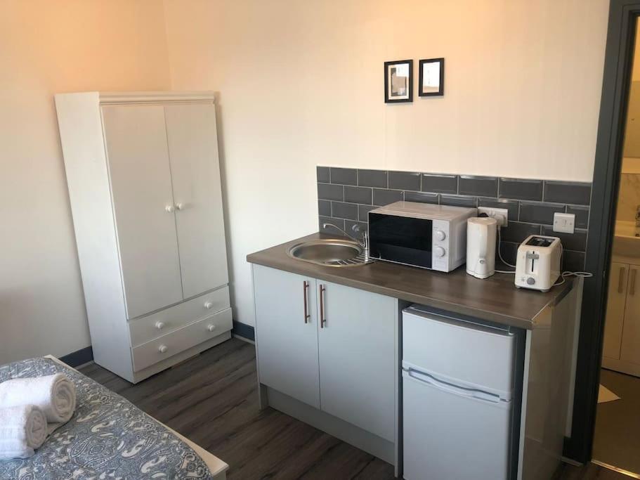 Newly Refurbished Studio, Great Location 8 Aparthotel *