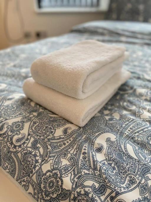 Newly Refurbished Studio, Great Location 8 Aparthotel *