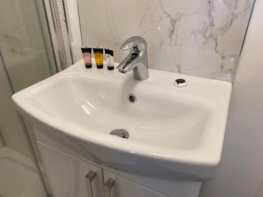 Aparthotel Newly Refurbished Studio, Great Location 8
