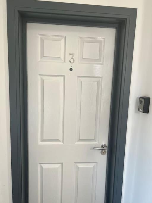 Newly Refurbished Studio, Great Location 8 Aparthotel