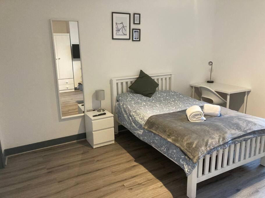 Aparthotel Newly Refurbished Studio, Great Location 8 Nottingham
