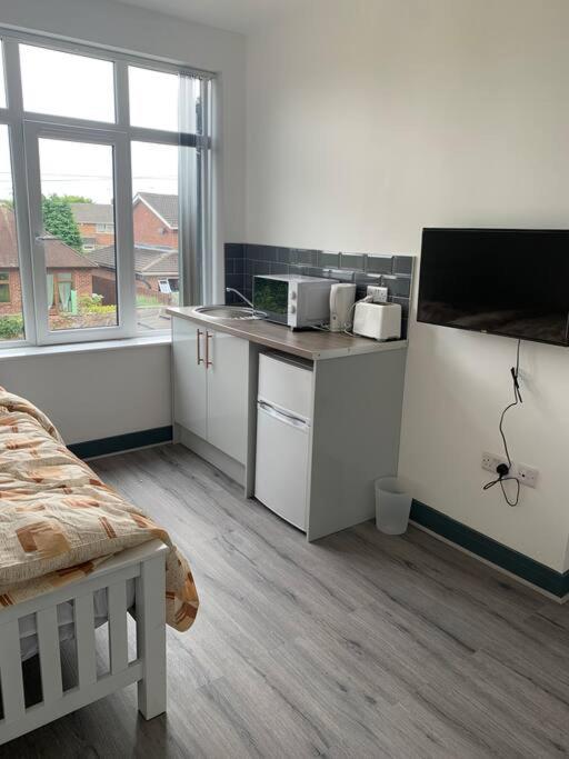 Aparthotel Newly Refurbished Studio, Great Location 8 *