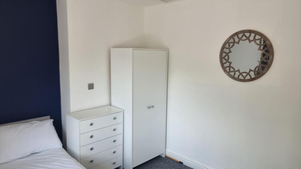 En With Kitchen Facilities *