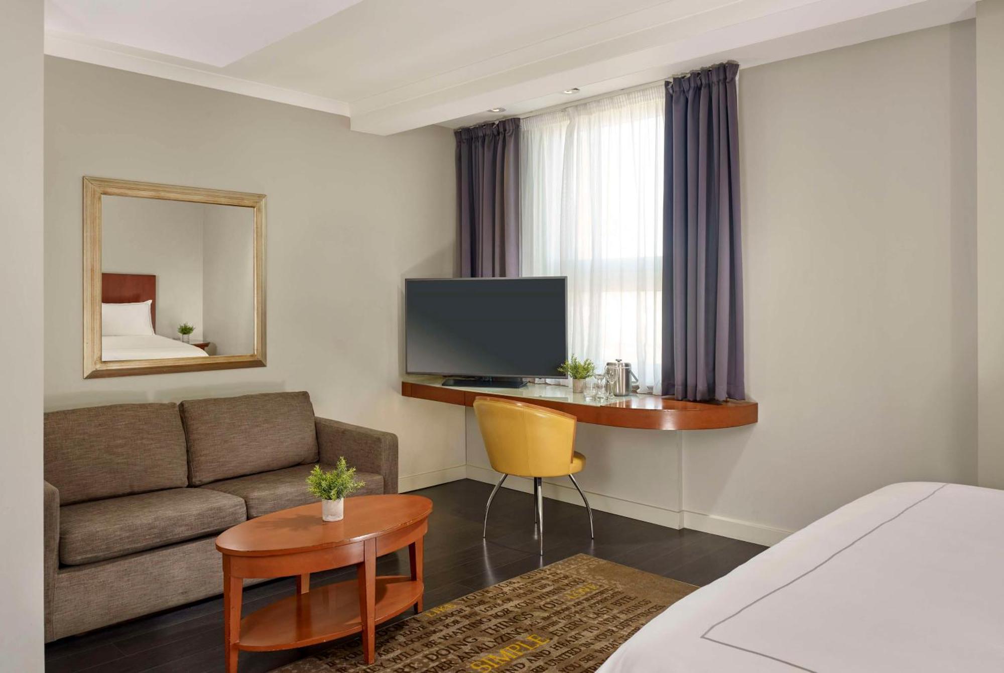 Park Plaza Hotel 4*