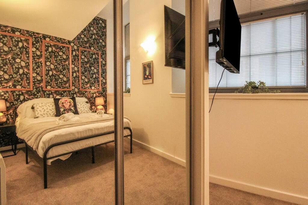 Spacious 2 Bedroom With Free Parking Apartment