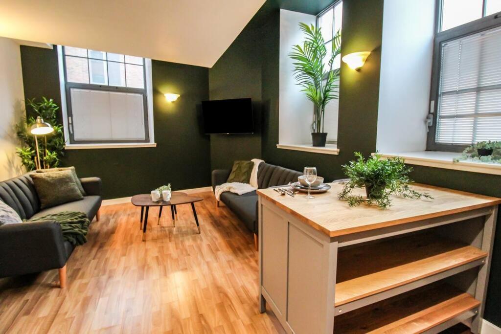 Spacious 2 Bedroom With Free Parking Apartment *