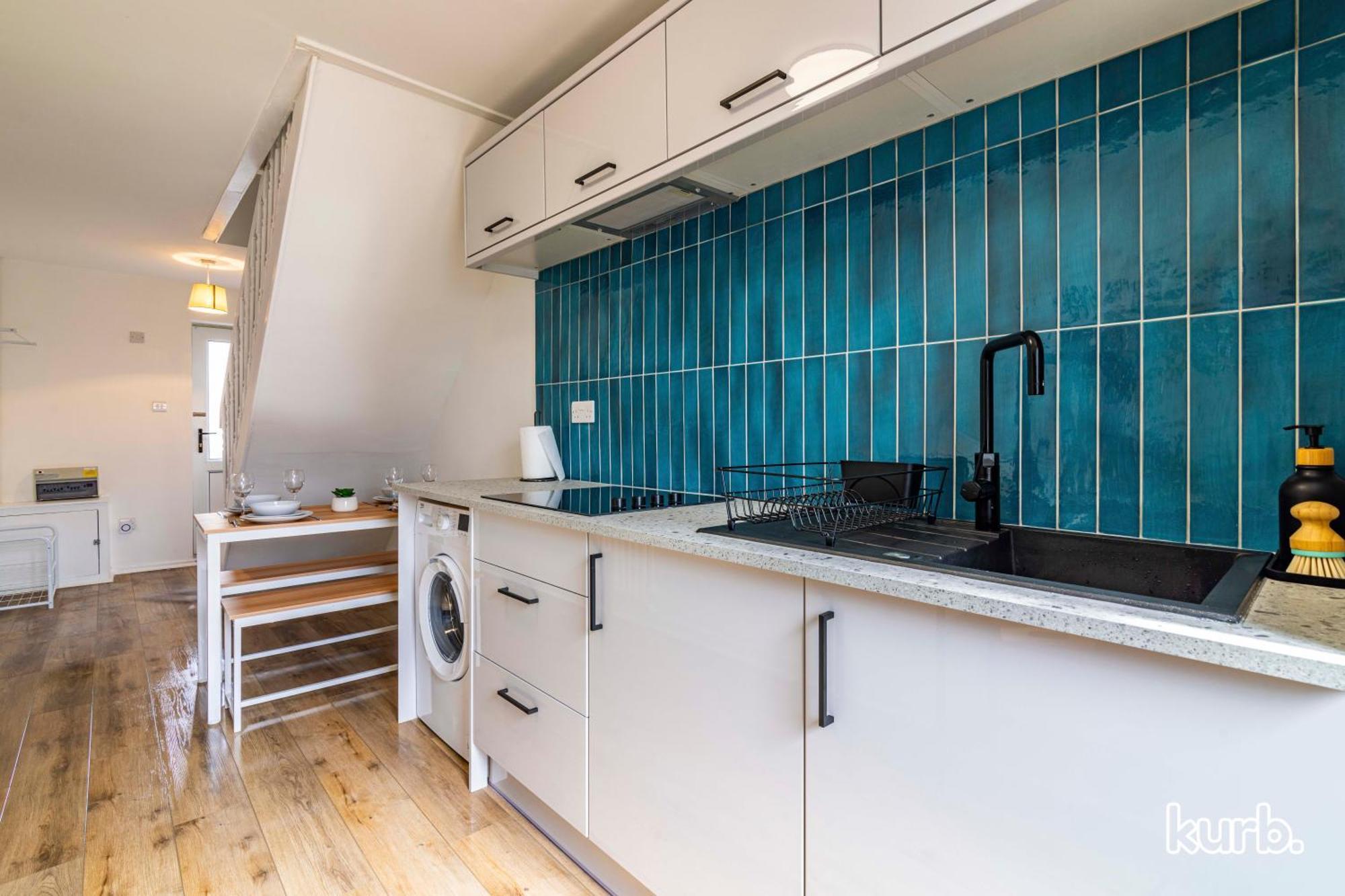 Honeywood House 2 Bed Free Parking Holiday home