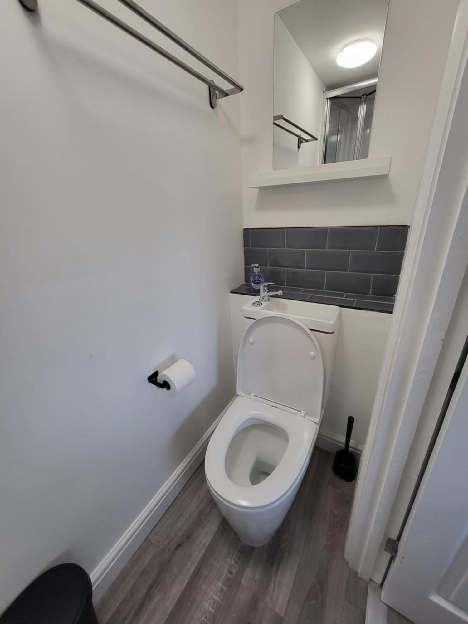 Affordable Comfort On Alfreton Road - Ideal For Savvy Travelers