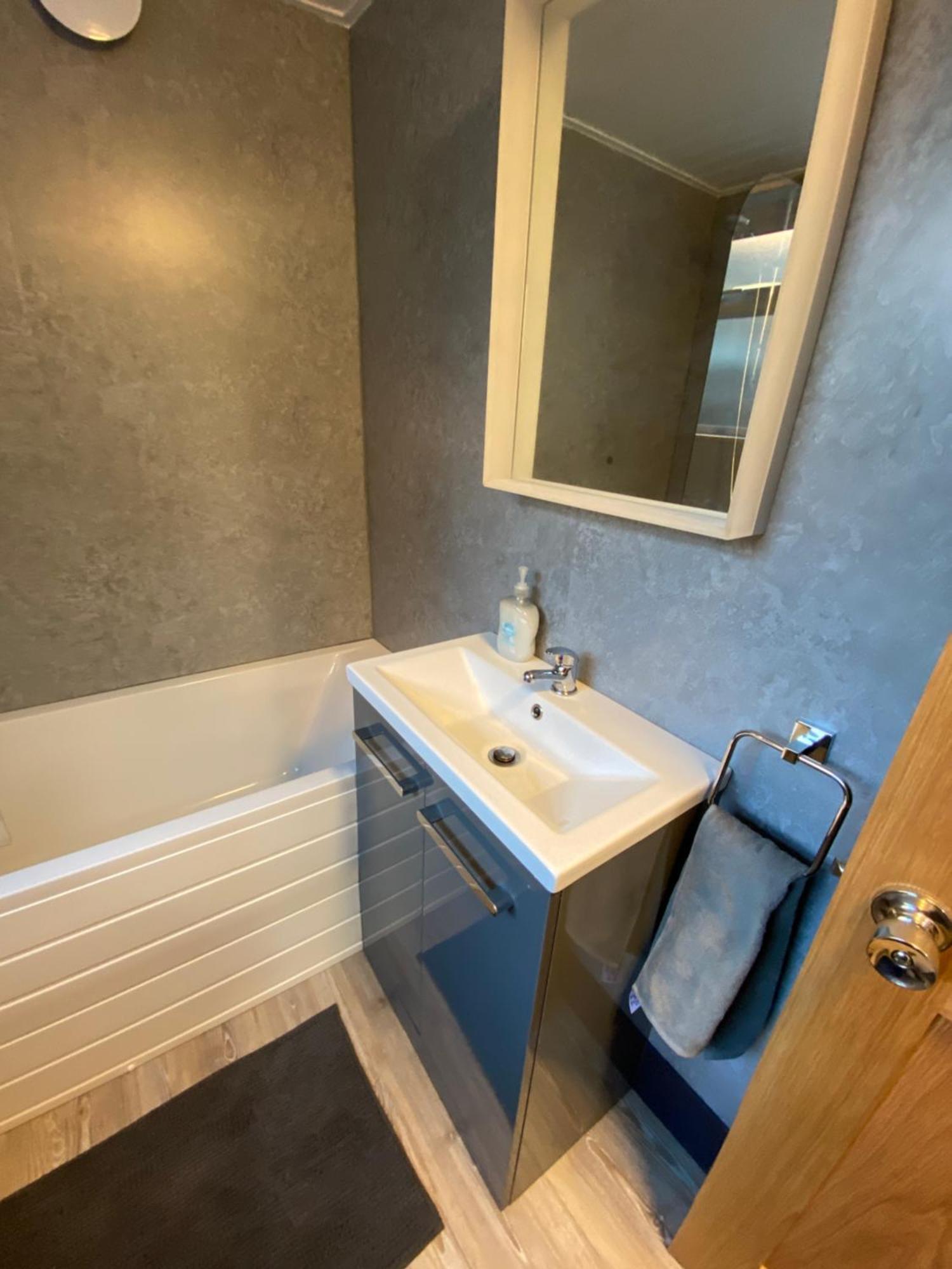 Holiday home Comfortable 2 Bedroom From With Parking *