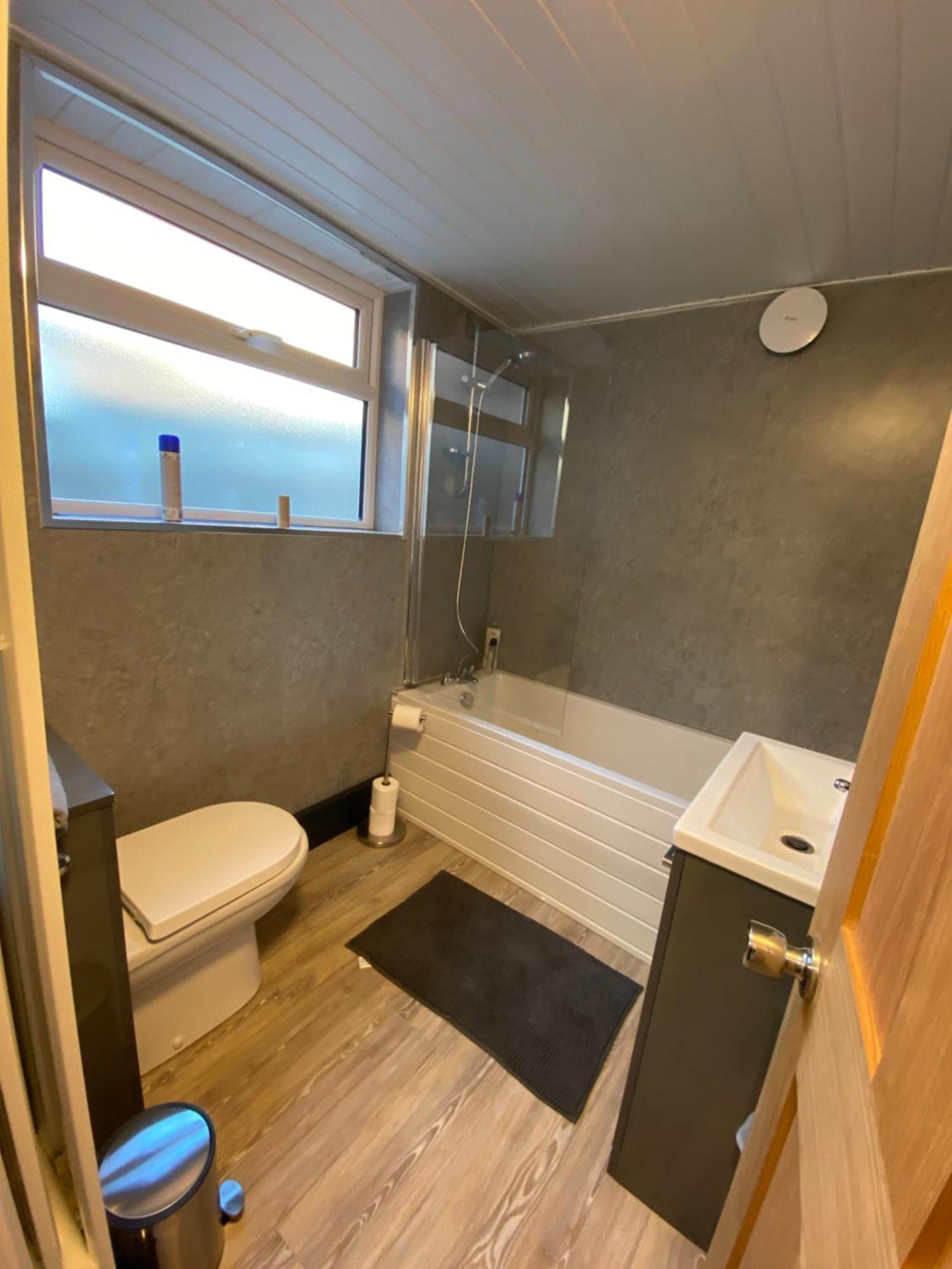 Comfortable 2 Bedroom From With Parking Holiday home
