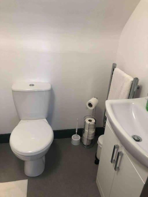 Newly Refurbished Studio, Great Location 8 Aparthotel *