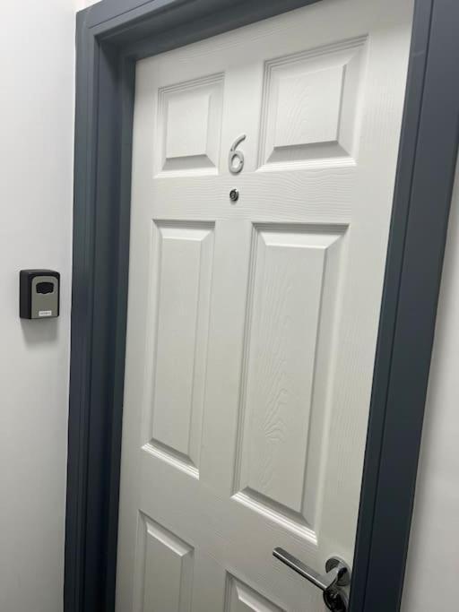 Newly Refurbished Studio, Great Location 8 Aparthotel