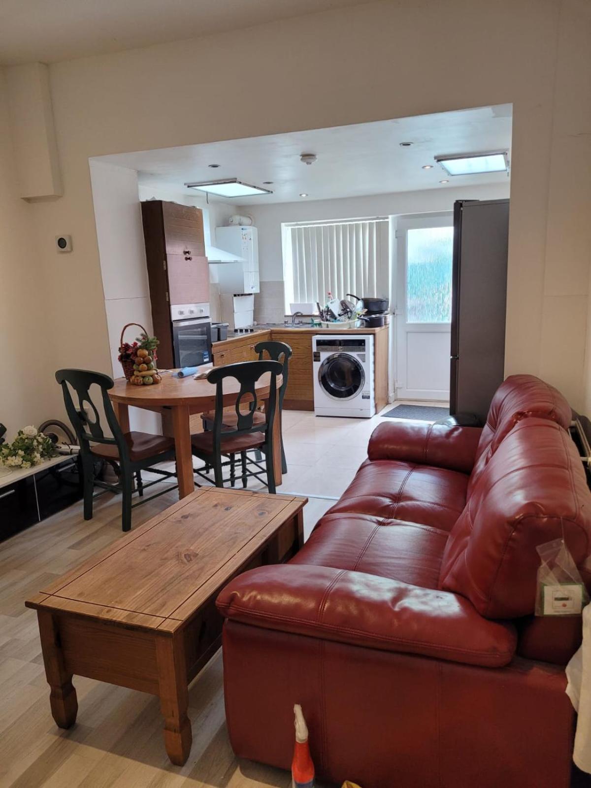 Double Bedroom Near Qmc