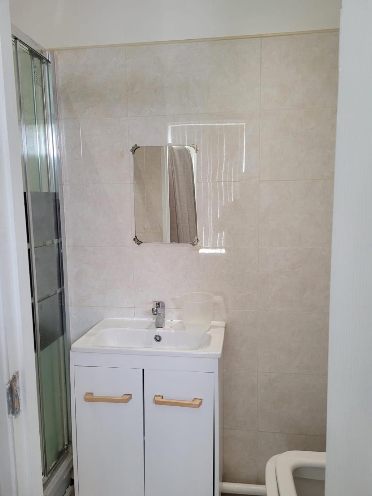 Homestay Single Bedroom Near Qmc