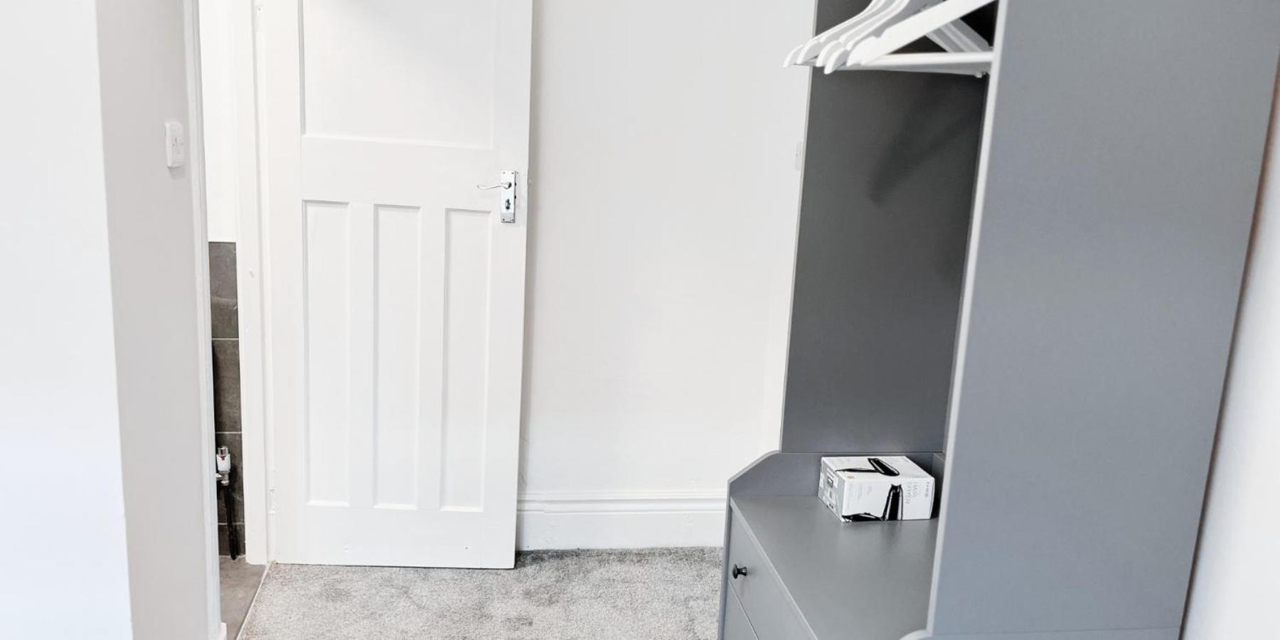 Private In Modern House Near Apartment Nottingham