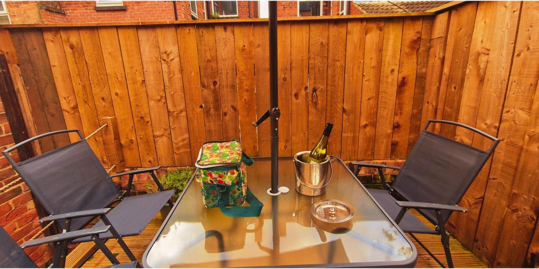 Private In Modern House Near Apartment Nottingham