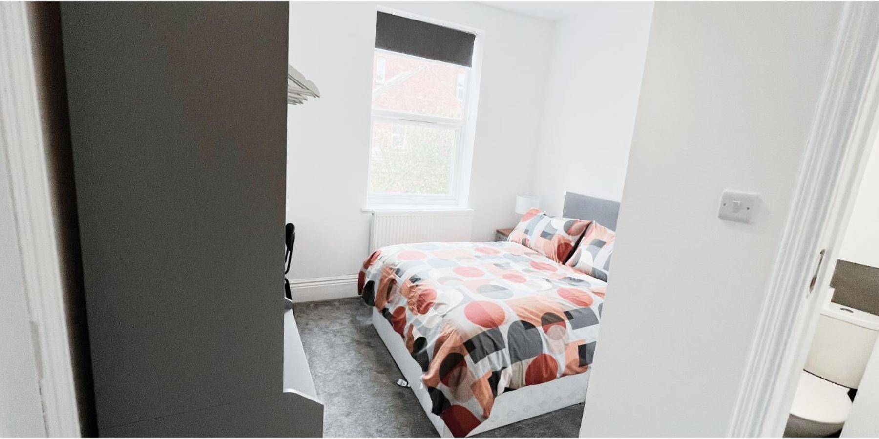 Private In Modern House Near Apartment