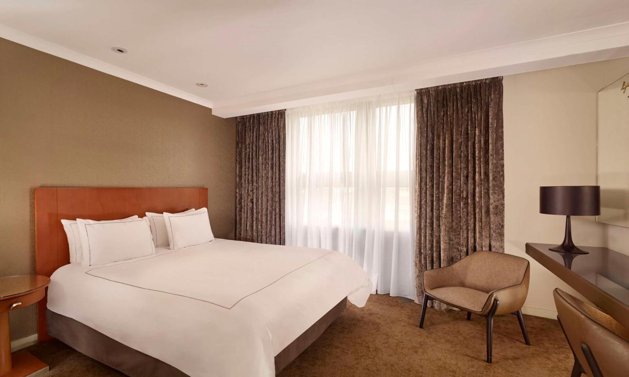 Park Plaza 4*
