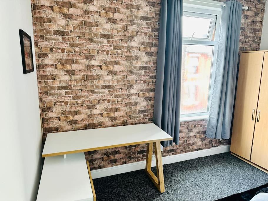 Cozy 3-bedroom With Free Parking Apartment *