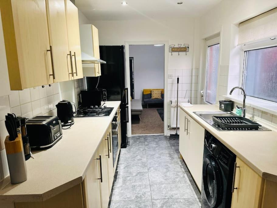 Cozy 3-bedroom With Free Parking *